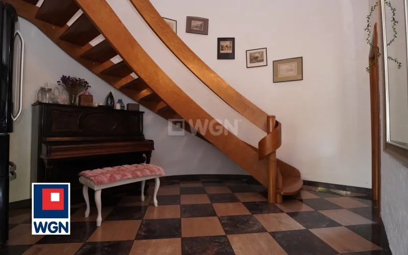 Dom na  sprzedaż Sulejów - Ładny dom na oś. Podklasztorze.